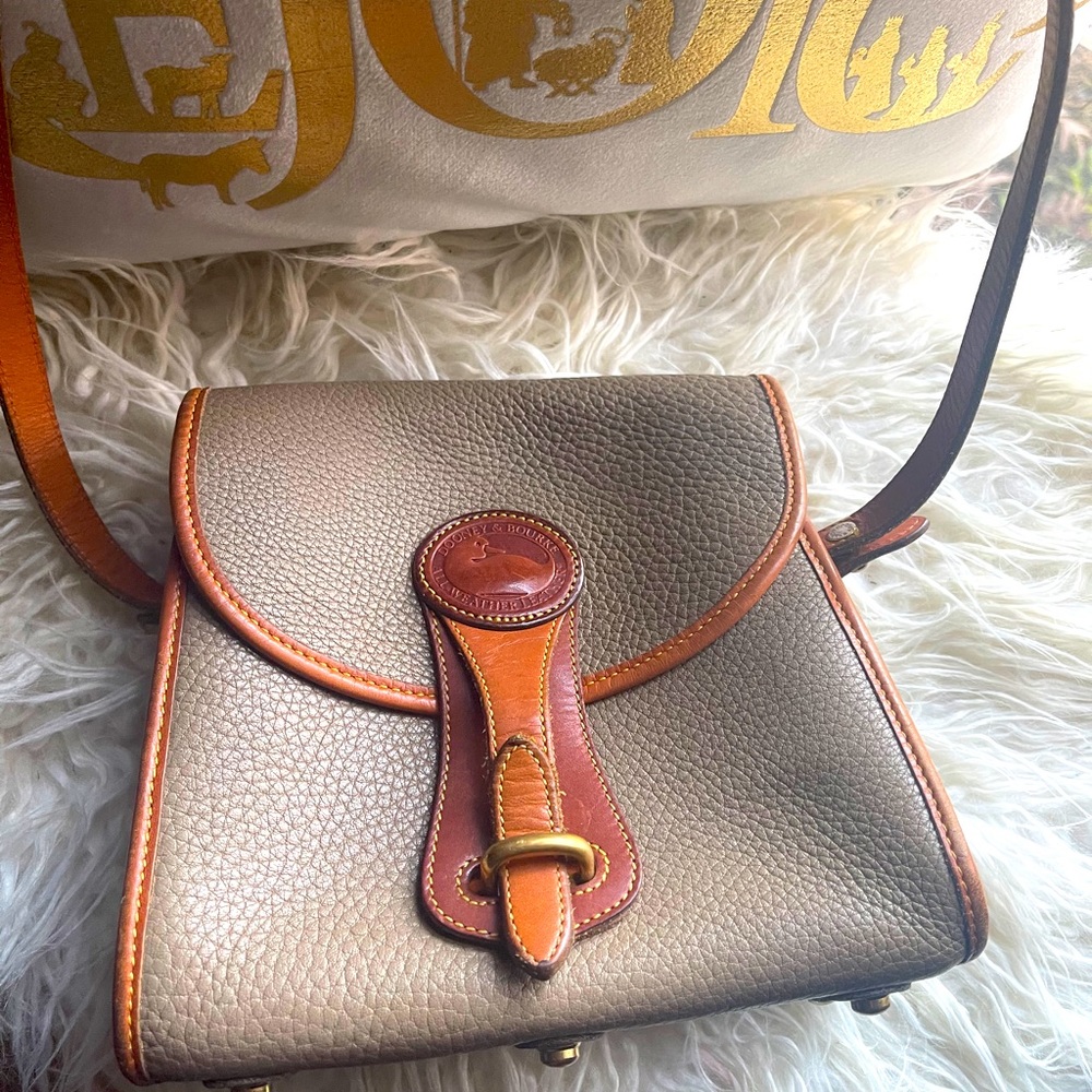 Dooney Bourke - Picture 2 of 6